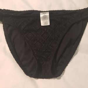 Black Bikini bottoms sz M crocheted look